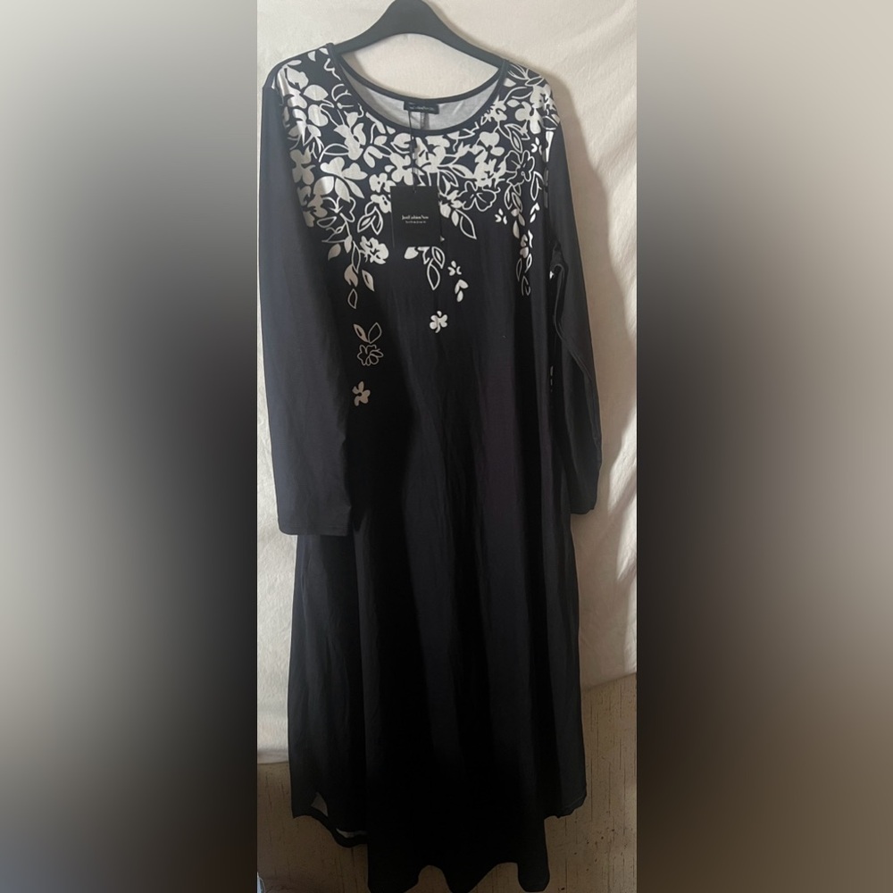 NWT JustFashionNow Black and White Long Sleeve Maxi Dress